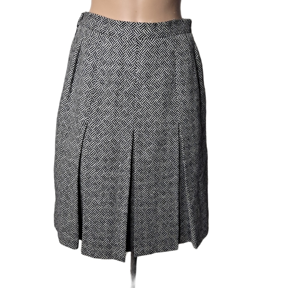 Vintage Jaeger 100% Wool midi Skirt plated…